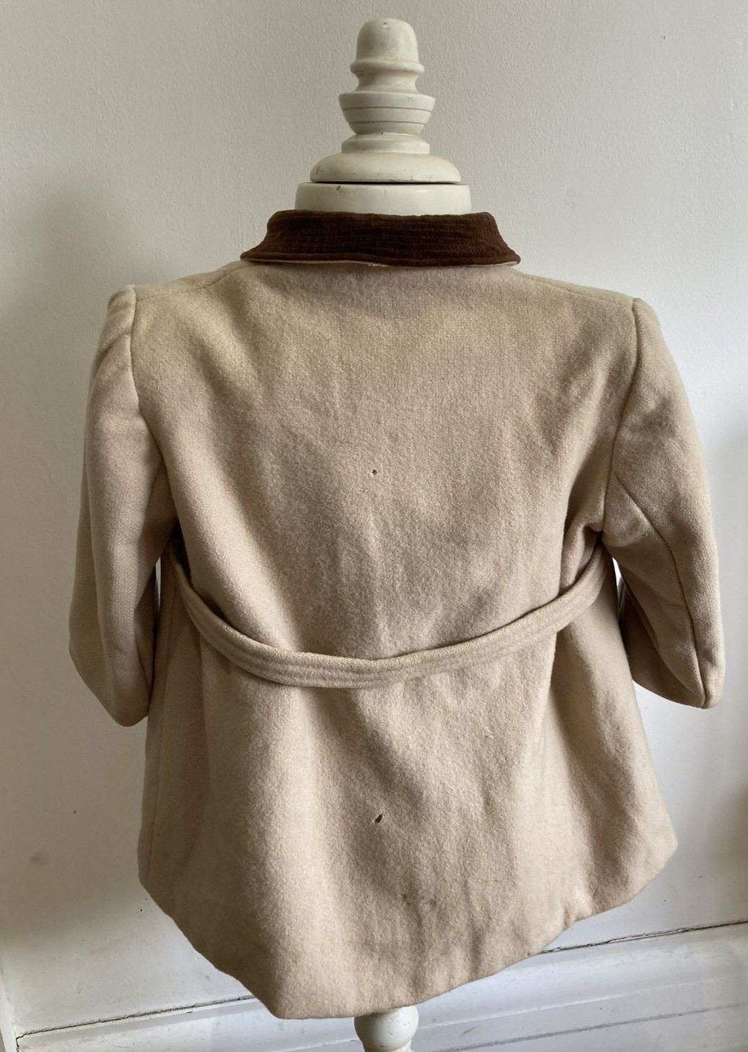 Vintage 1950s Beige Wool Coat with Brown Velvet Collar, 13.5" from pit to pit 6