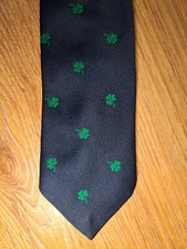 ST PATRICKS DAY Excello Cravats Tie Mens Navy Blue 3 Leaf Clover Shamrock Irish