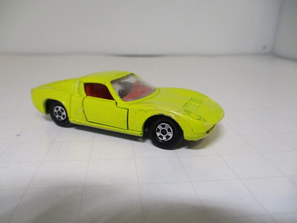 Matchbox Superfast #33D V-2 Lamborghini Miura Rare Yellow/Red Int/thin 5 spoke. - Image 3 of 4