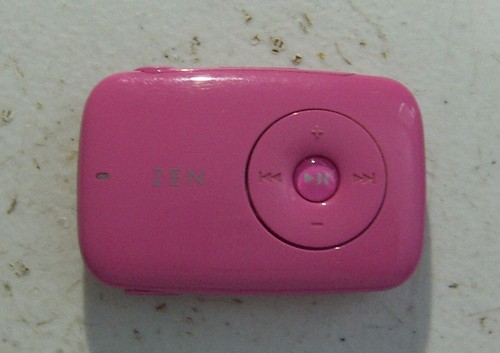 Creative Zen Stone (1GB) Digital Media MP3 Player Pink. Works great, good cond. - Picture 2 of 3