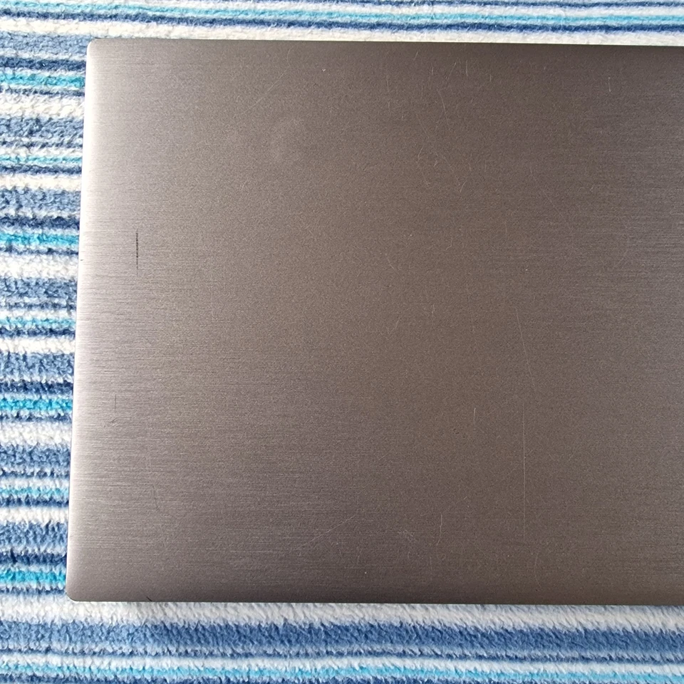 Clevo (Ergo) W547CZ Pantalla Táctil, Celeron, 14", Windows 10, Disco Duro 500Gb, 8Gb RAM Foto 4 de 4
