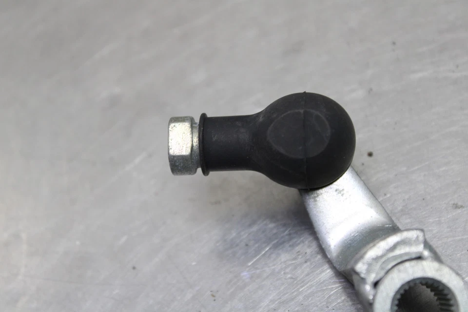 04-09 YAMAHA FZ6 Shifter Linkage Knuckle - Image 3 of 4