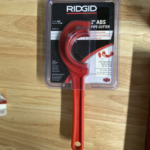 RIDGID 2 in. FC-200 Single Rotation ABS Cellular Foam Core PVC Pipe Cutter - Picture 2 of 8