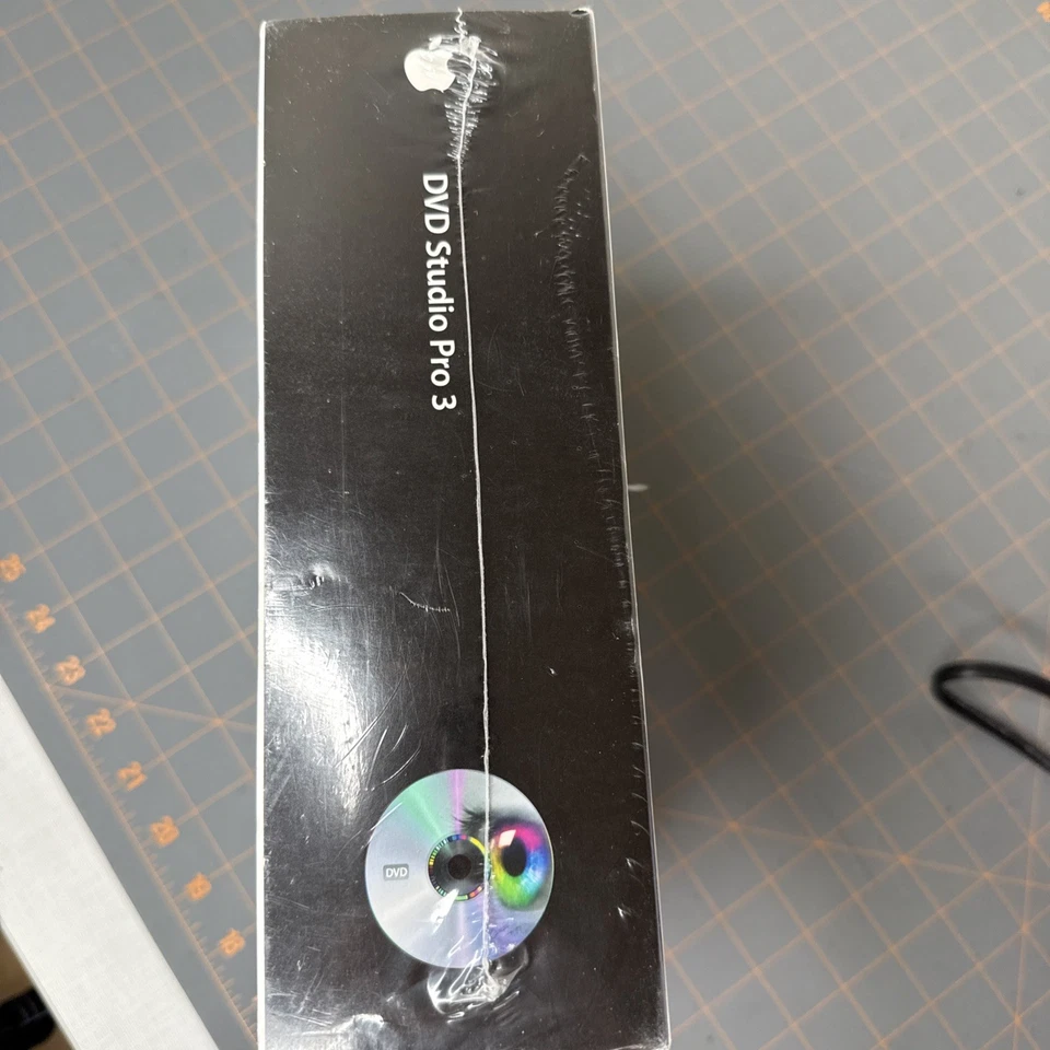 Vintage Apple DVD Studio Pro 3 M9498Z/A © 2003 Brand New - Image 4 of 4