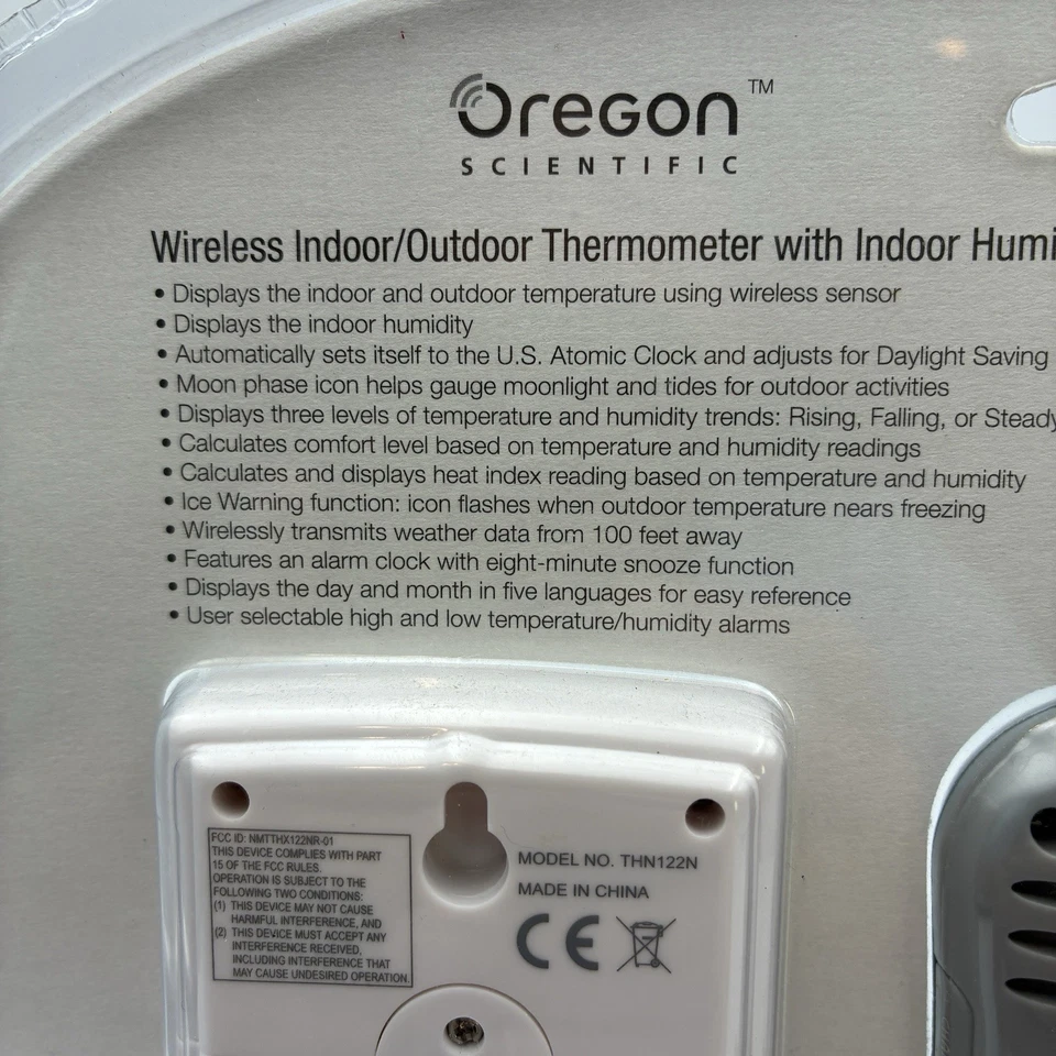 Oregon Scientific In/Out Thermometer Indoor Humidity Atomic Clock NEW RMR683HGA - Image 3 of 4