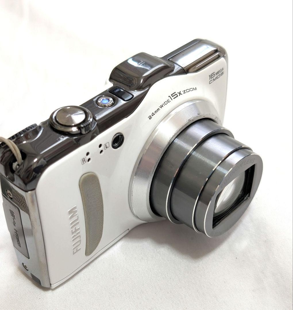 FUJIFILM FinePix F550EXR White Compact Digital Camera Tested