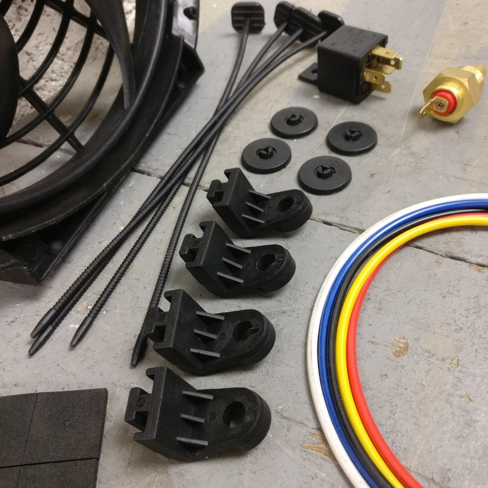 Ford Ranchero 1967 ventilador de radiador negro de 10 pulgadas 12 V paquete de refrigeración negro de carreras  Foto 2 de 4