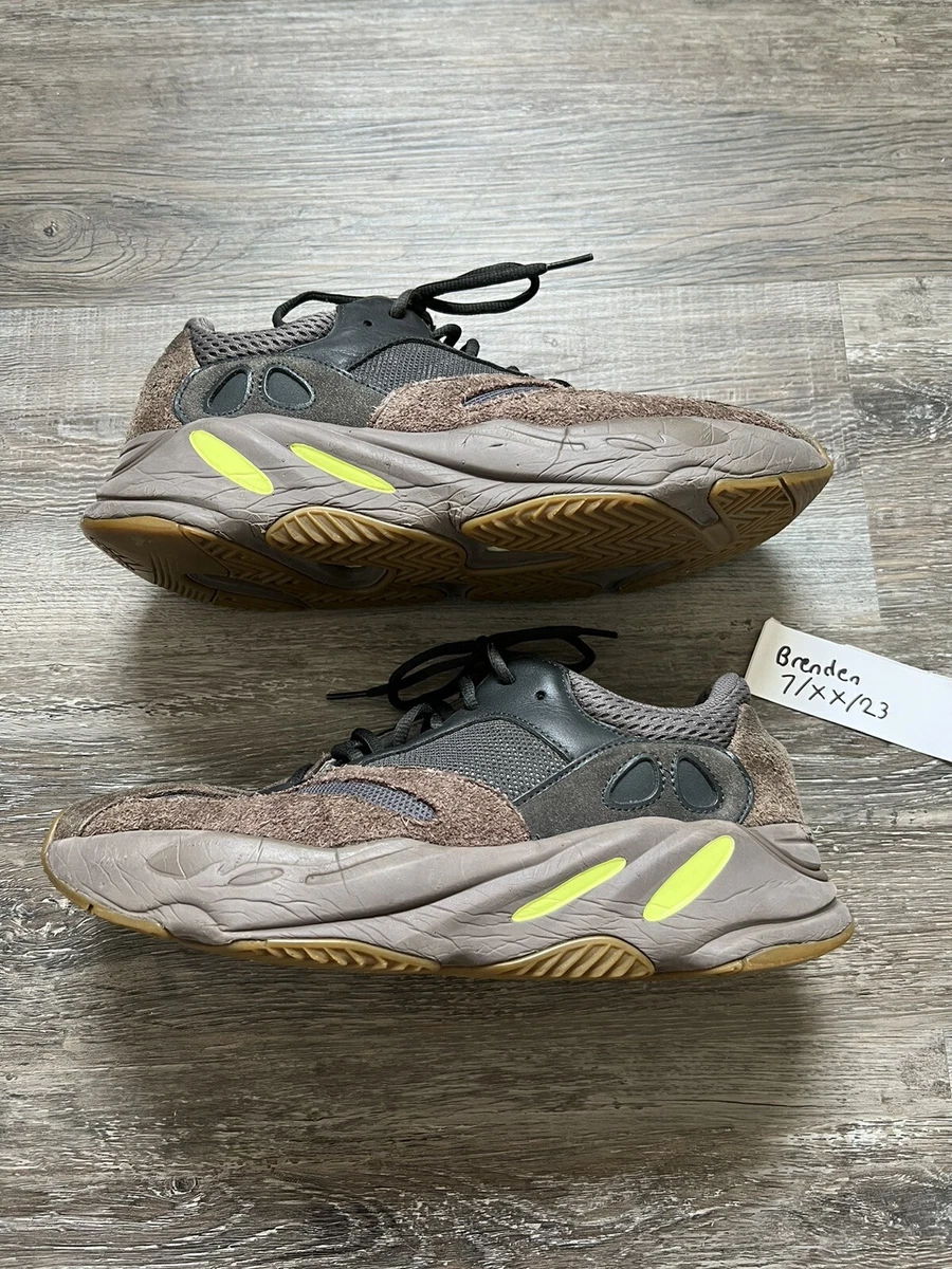 Yeezy 700 deals heel