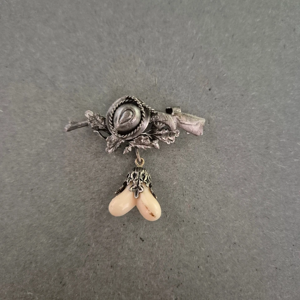 Jagdmotiv-Brosche mit Eichelanhänger – Versilbert & rustikal - Bild 2 von 4