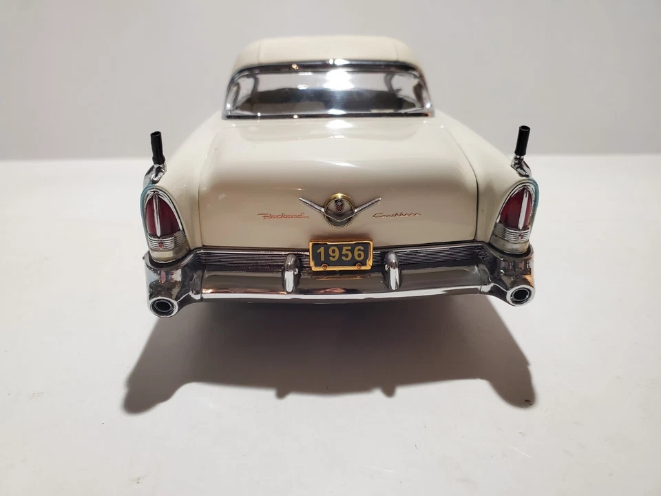 Danbury Mint 1956 Packard Caribbean 1:24 Scale Diecast Model Car - Image 3 of 4