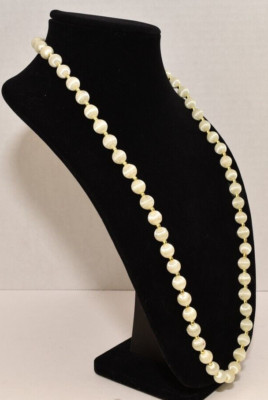 Vintage White Silk Threaded Beads and Gold-Toned Beads 30'' Necklace