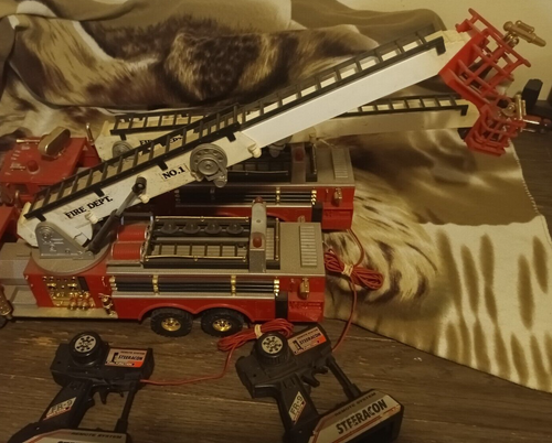2 CONTROL REMOTO CAMIÓN DE BOMBEROS VINTAGE ROJO STEERACON 22" - Imagen 7 de 24