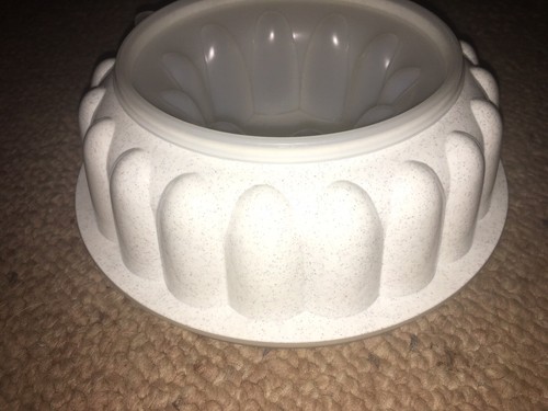 TUPPERWARE Vintage Jel Ring Mold Firecracker Specks EUC Jello Dish - Picture 3 of 11
