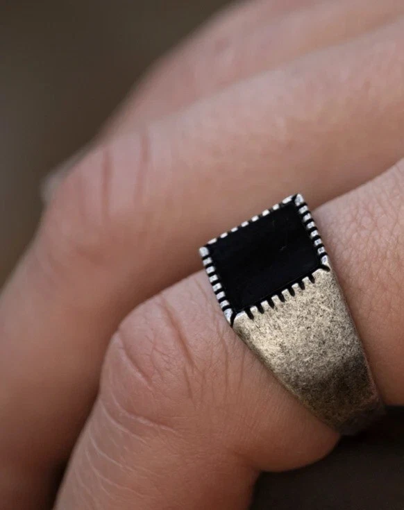 Anillo de sello plano de ónix negro vintage para hombre de plata esterlina y hombre Foto 3 de 4