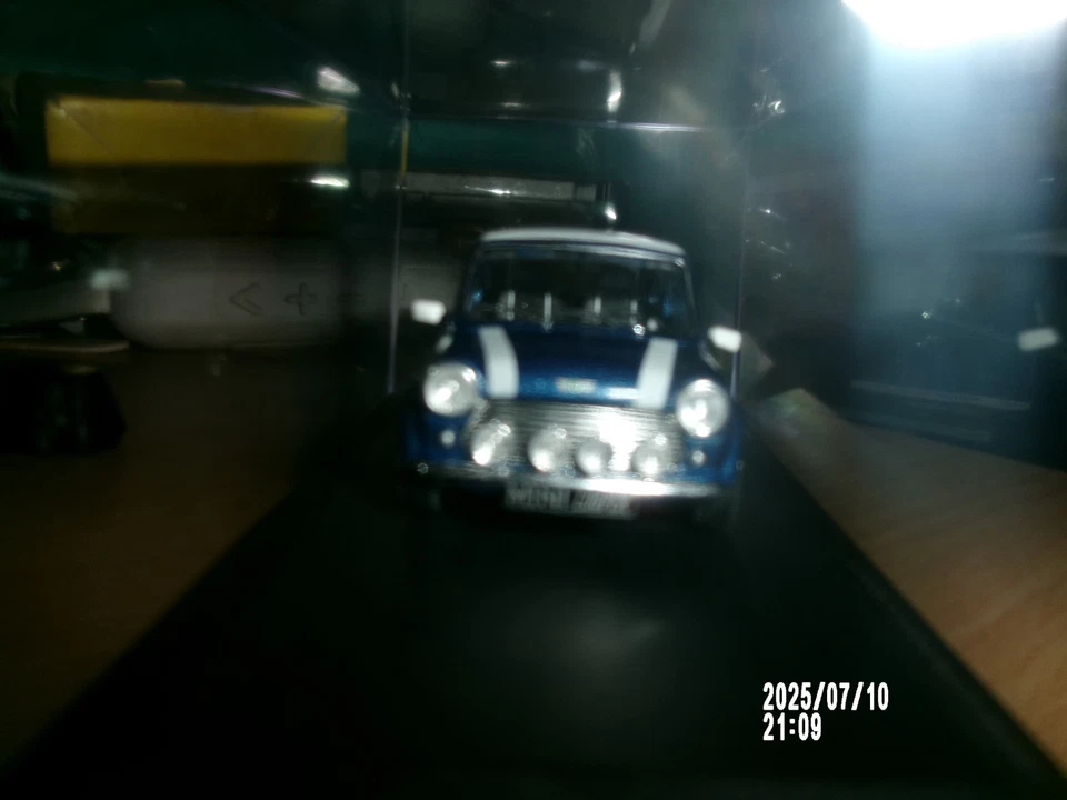 Voiture miniature 1/43iem..Mini Cooper Sport..Phase I..Bi-Color..de 1972.s/boite - Photo 2/3