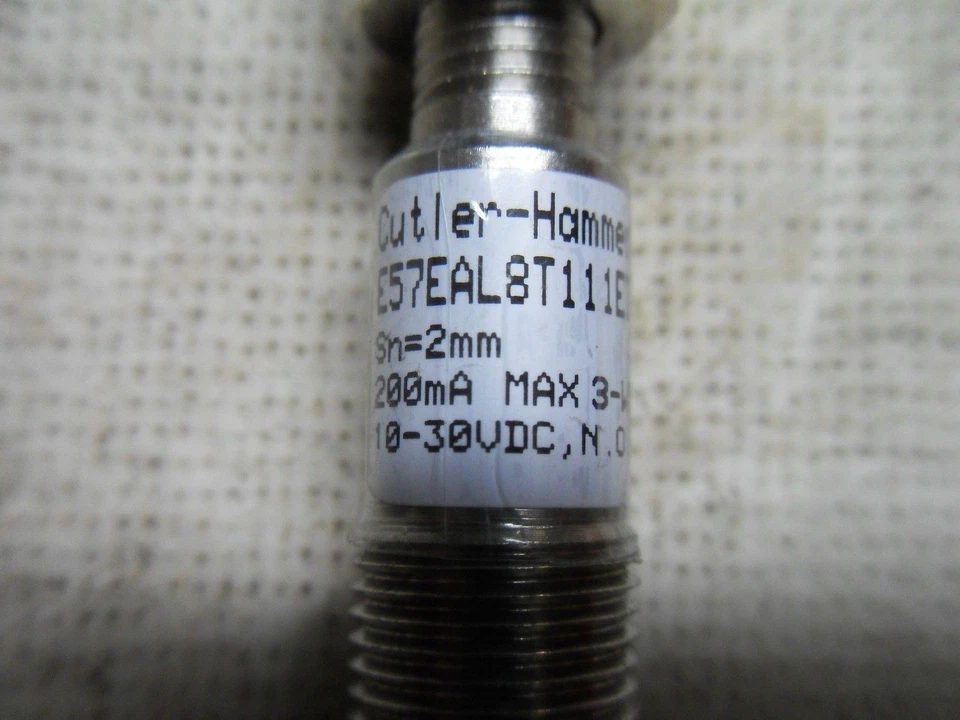 Cutler-Hammer E57EAL8T111ED Inductive Proximity Sensor - Image 2 of 3