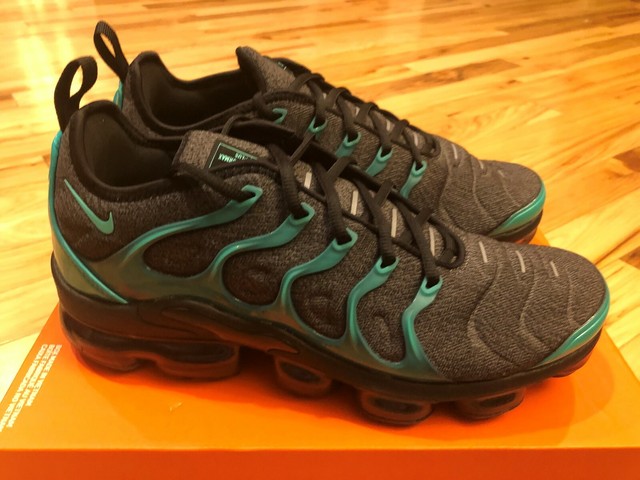 vapormax plus eagles