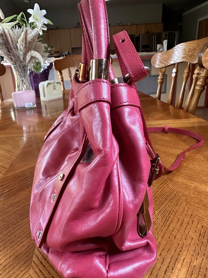 Bandolera bidireccional de cuero rosa Chloe Foto 3 de 4