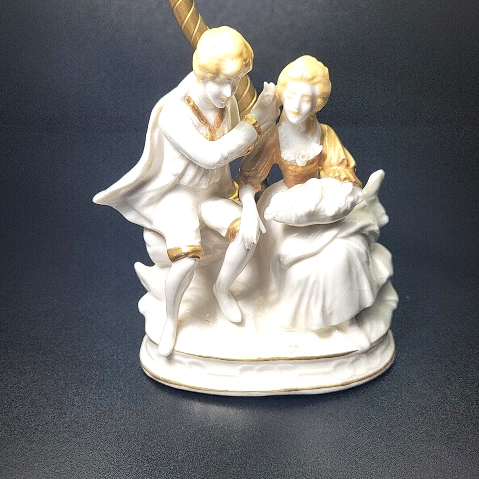 Lámparas tocador de mesa antiguas de porcelana dorada para parejas de cortejo de Alemania Foto 2 de 4
