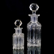 Paar kleine Flakons aus farblosem Kristallglas, Frankreich um 1910-20