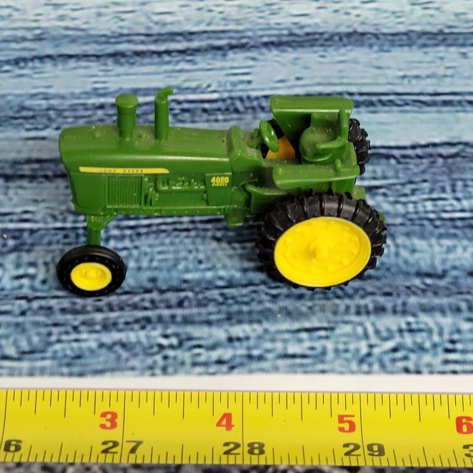 John Deere 4020 diesel 1/43 scale plastic tractor doesn't roll display only - Image 3 of 4