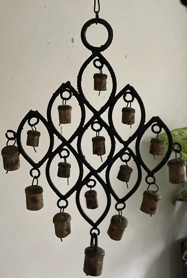 Campanas antiguas de hierro forjado campanas de viento de vaca camello hechas a mano India colgante de pared Foto 3 de 4