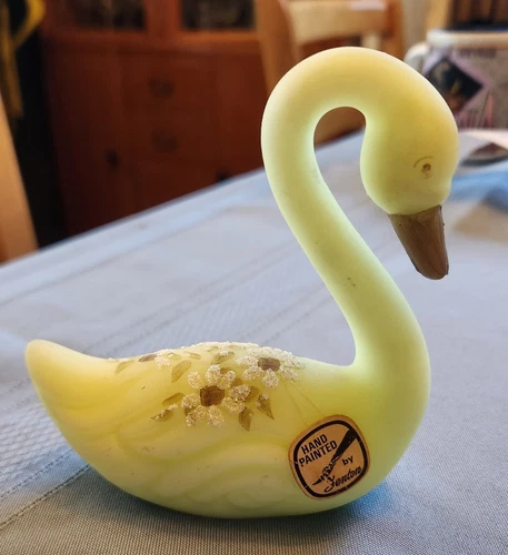 Fenton Uranium  Custard Glass Swan Figurine Signed Lisa westb UV Glow