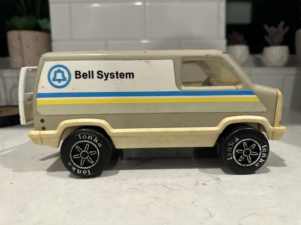 Vintage  Ertl JOHN DEERE skid Steer & TONKA South Western Bell Van - Image 2 of 4