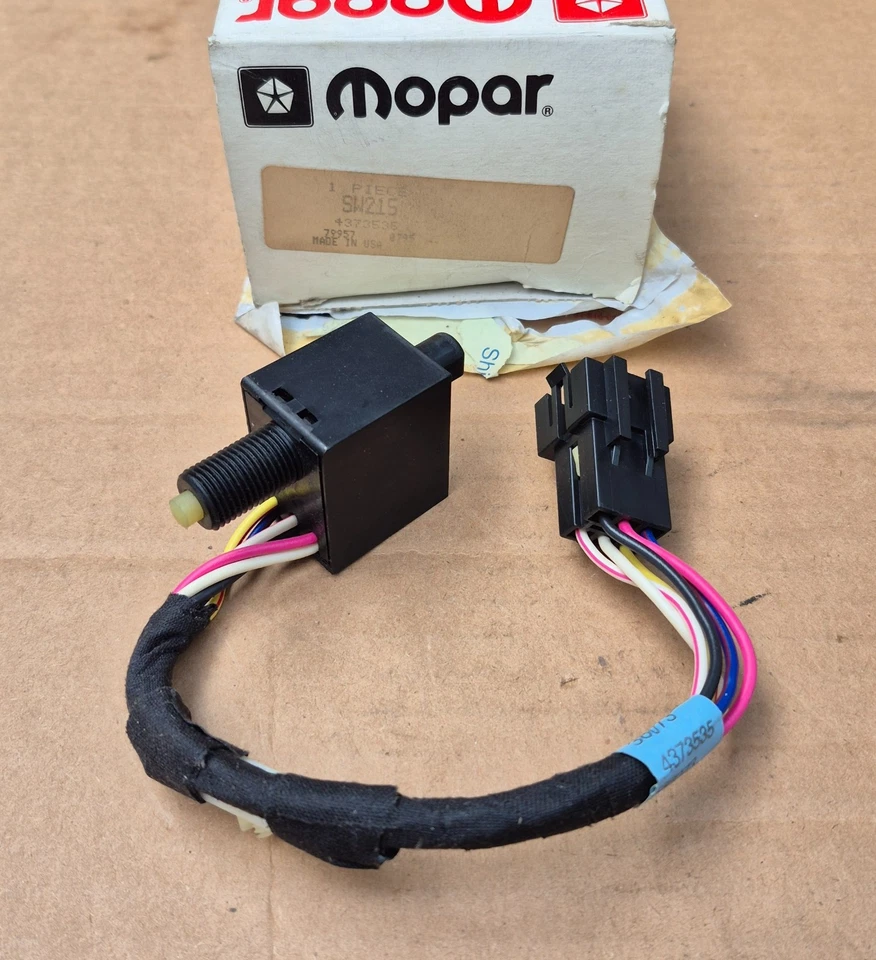 Dodge Ram Dakota 1989-1996 mini furgoneta nuevo MoPar interruptor de lámpara de parada de freno con crucero Foto 2 de 2