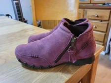 Berry Red Suede Leather Danner Shoeties By Skechers.  Ladies Sz 9.5. VERY CLEAN!