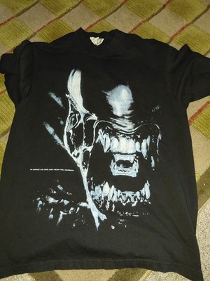 Aliens Versus Predator Shaka Wear Tshirt Medium