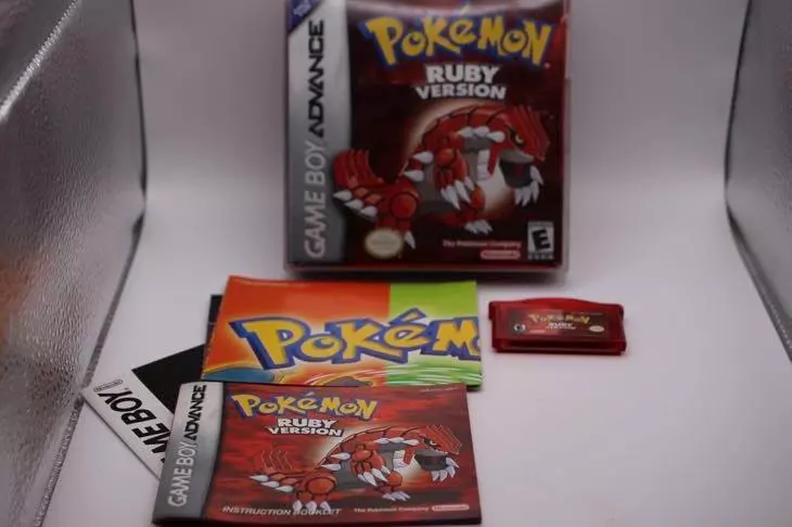 Pokemon Red Box with manual and game Nintendo Gameboy