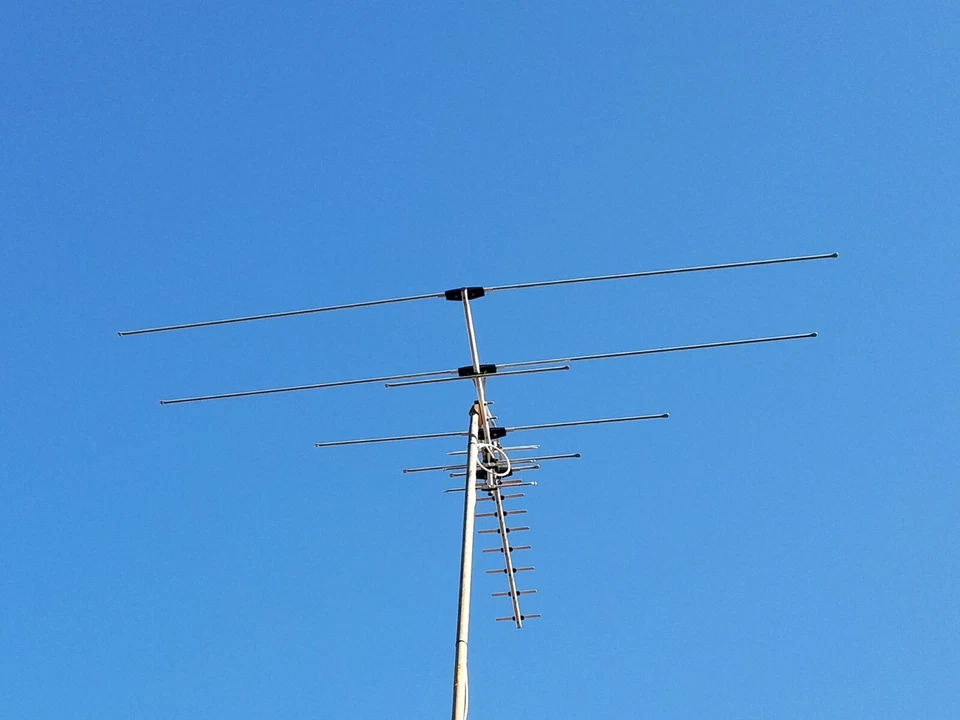 250 Mile Long Range HDTV1080p Outdoes 990 m TV Antenna Digital UHF/VHF FM Radio - Image 4 of 4