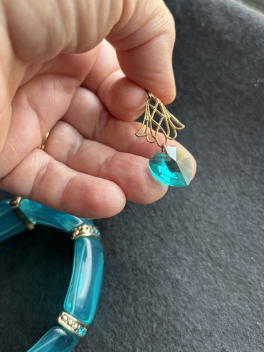 Bracciale vintage in resina e strass con cuore pendente cristallo orecchini sfaccettati - Foto 5 di 11