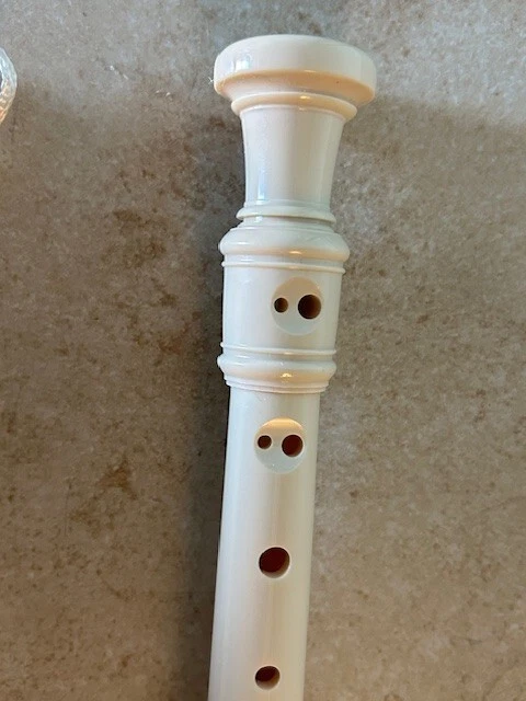 Grabadora Soprano/Descantante Yamaha Barroca Dedos YRS-24B Marfil B6 Foto 3 de 4