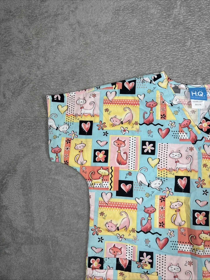 Scrub H.Q. Top Size XS Kittens/Cats Multicolor Short Sleeve V-Neck - Image 3 of 4