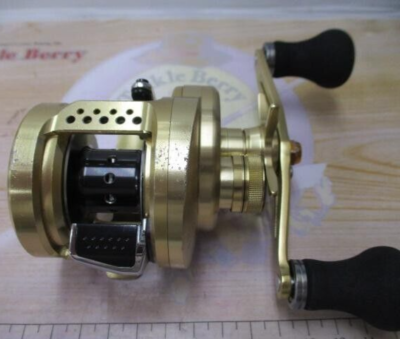Shimano 15 Calcutta Conquest 200 HG Right Baitcasting Reel Shimano 15 Calcutta Conquest 200 HG Right Baitcasting Reel