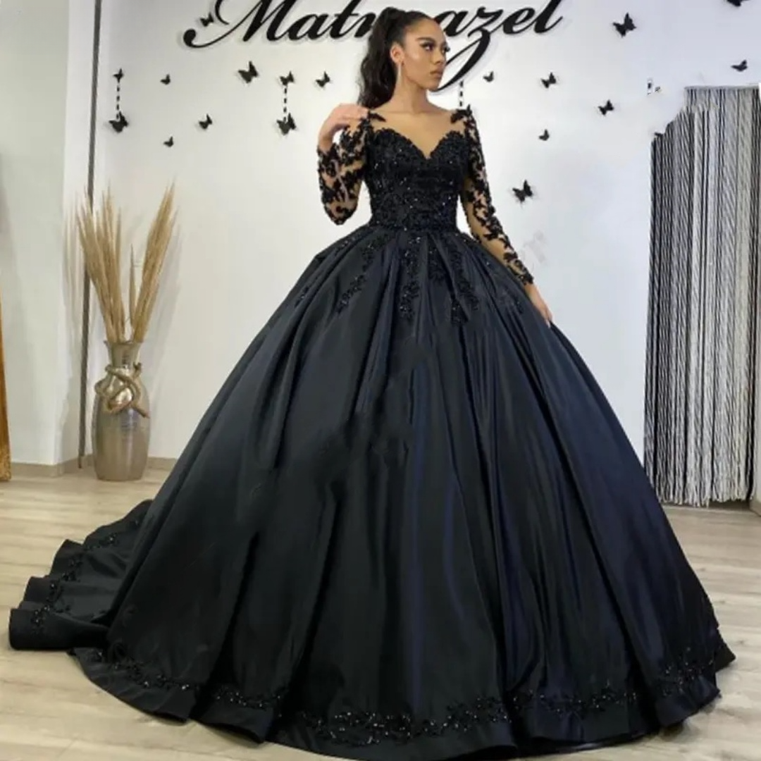 Gothic Black Wedding Dress Swetheart Neck Sulfur Sleeve Lace Beaded Bridal  Gowns