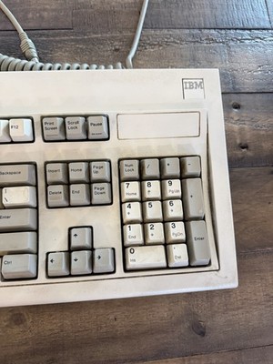 IBM Model M Keyboard Silver Badge Dec 15, 86 (PN 1390120