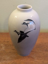 Royal Copenhagen Porcelaine Vase Hand Painted Flying Ducks 2929 47.6 14cm H