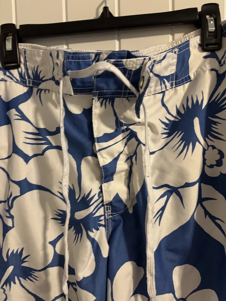 Bermuda de natação masculina OLD NAVY floral azul havaiana branca bolso grande - Imagem 4 de 4