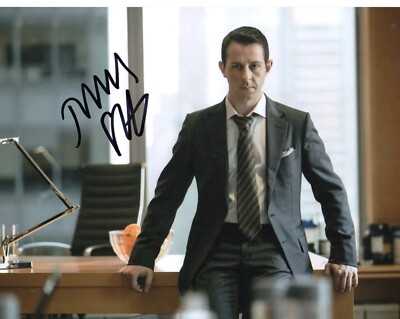 JEREMY STRONG SIGNED PHOTO (1) SUCCESSION 