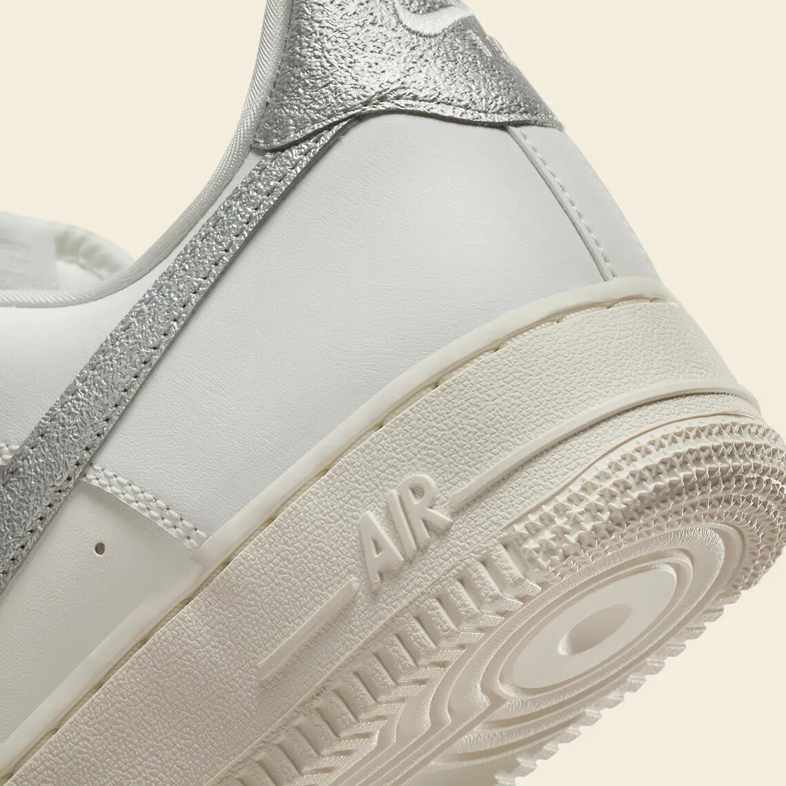 Nike Air Force 1 ホワイト/シルバー ナイキ☆レディース エアフォース1 '07☆ホワイト/シルバー