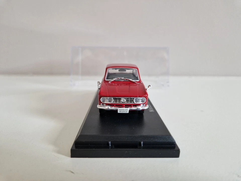 Hachette Norev 1/43 Nissan Bluebird - Rosso - 1963 - Immagine 2 di 4