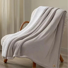 UGG Light Gray Bliss Reversible Plush Sherpa Oversized Throw Blanket EUC
