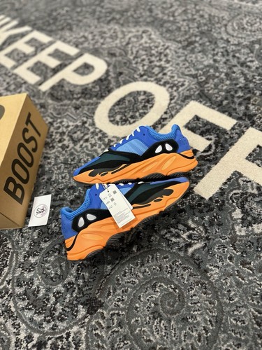 Größe 10,5 - Adidas Yeezy Boost 700 hellblau - Bild 2 von 6