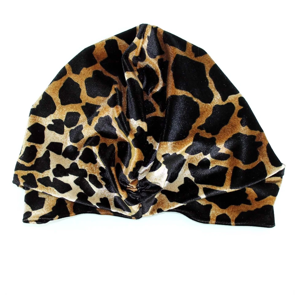 Envoltura completa de terciopelo con estampado de jirafa Kristin Perry Foto 3 de 3