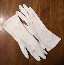 Vintage White Floral Embroidered Women's Gloves. One-Size-Fits-All. 1950s-60s.