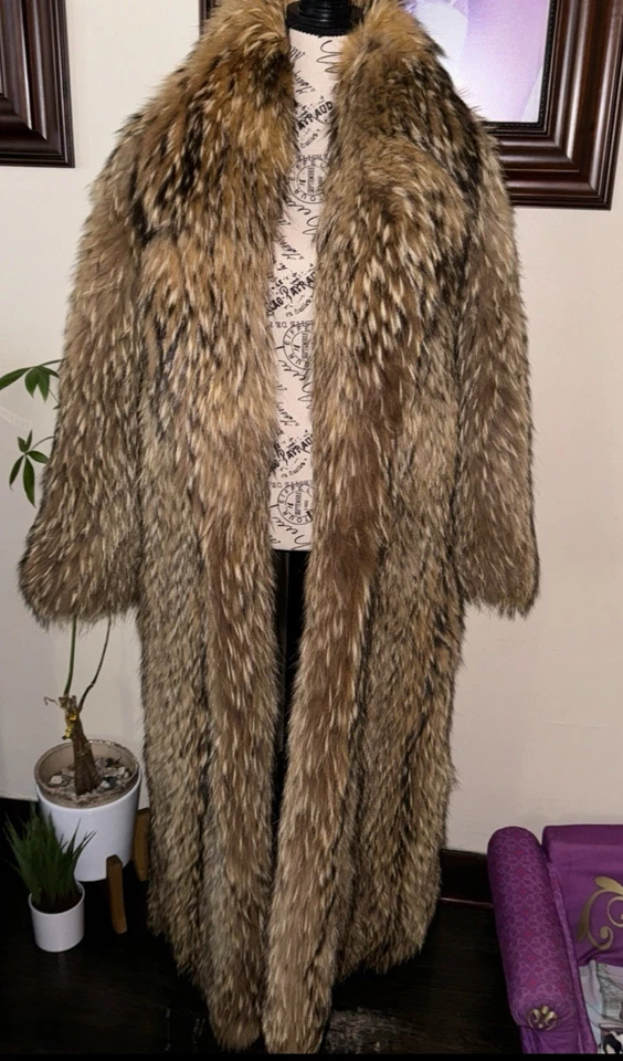 Raccoon Coat- Size XL/1X Full Length From The Chicago Fur Outlet Check Pics Info - Image 2 of 4
