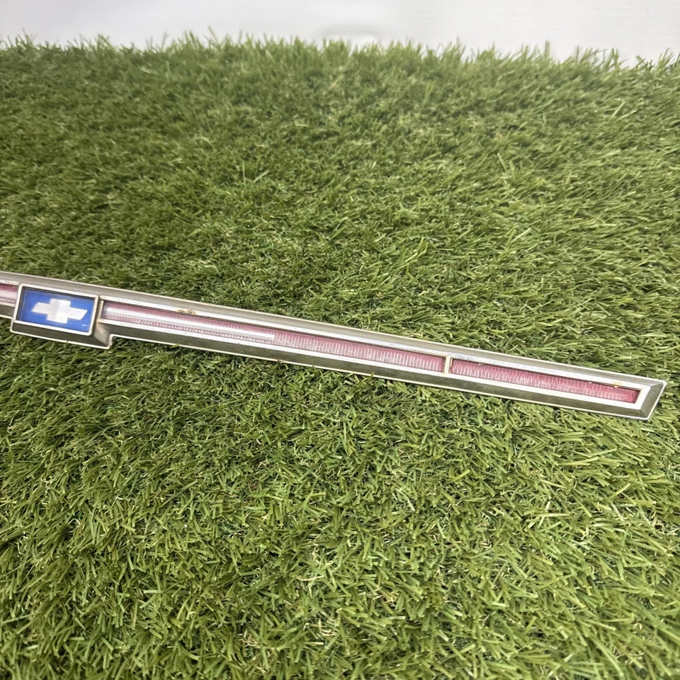 Original OEM 1967 67 Chevy Impala Cromo Maletero Emblema Conjunto Piezas o Decoración Foto 4 de 4